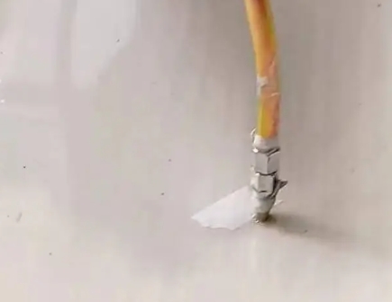 珲春瓷砖空鼓维修公司专业解答在瓷砖铺贴过程中，如果使用的砂料过粗（如全部使用了粗砂），可能会导致以下问题